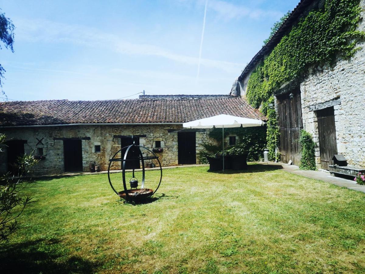 Les Granges De La Leigne, Ruffec Bed & Breakfast Condac Exterior photo